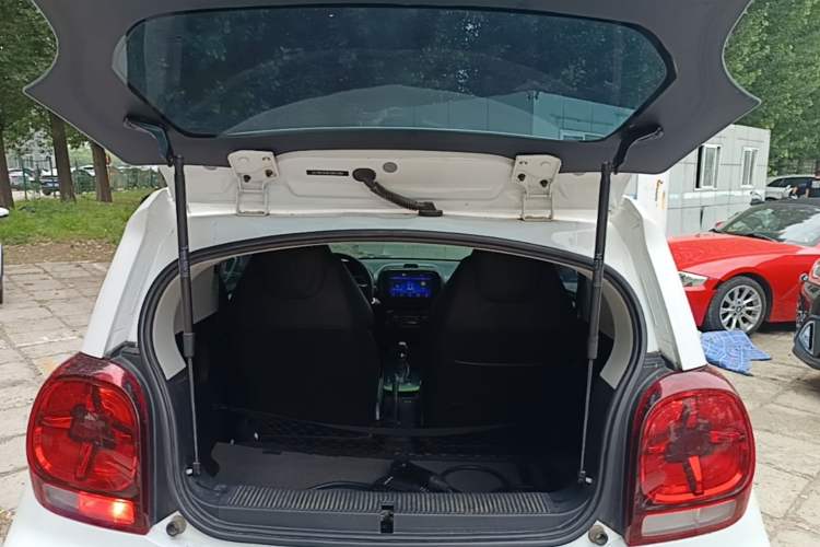 Used Roewe Clever 2021 302km All-Round Version Trunk