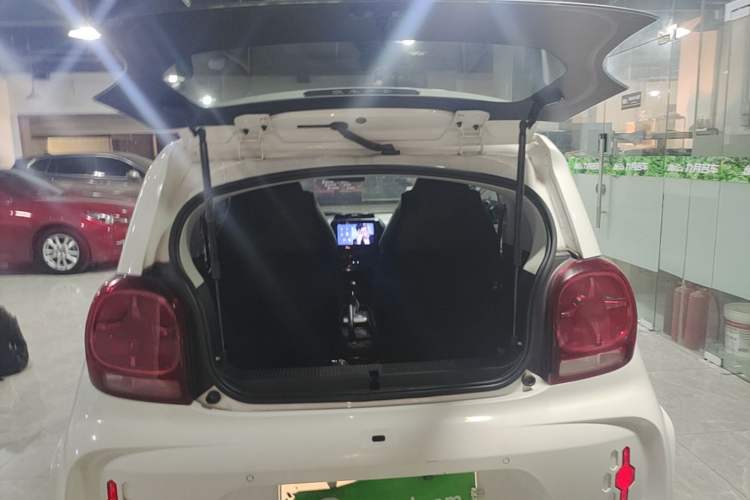 Used Roewe Clever 2021 302km All-Round Version Trunk
