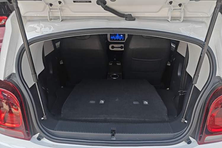 Used Roewe Clever 2021 302 km New Four-Seater Super-Efficient Version Trunk