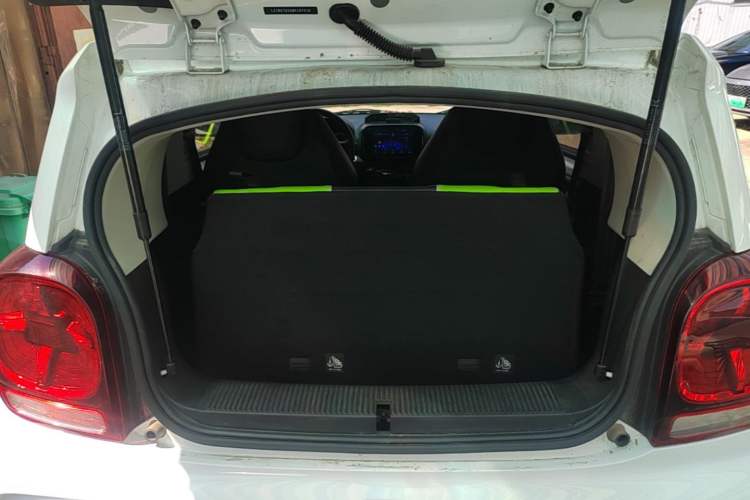 Used Roewe Clever 2021 302 km New Four-Seater Super-Efficient Version Trunk