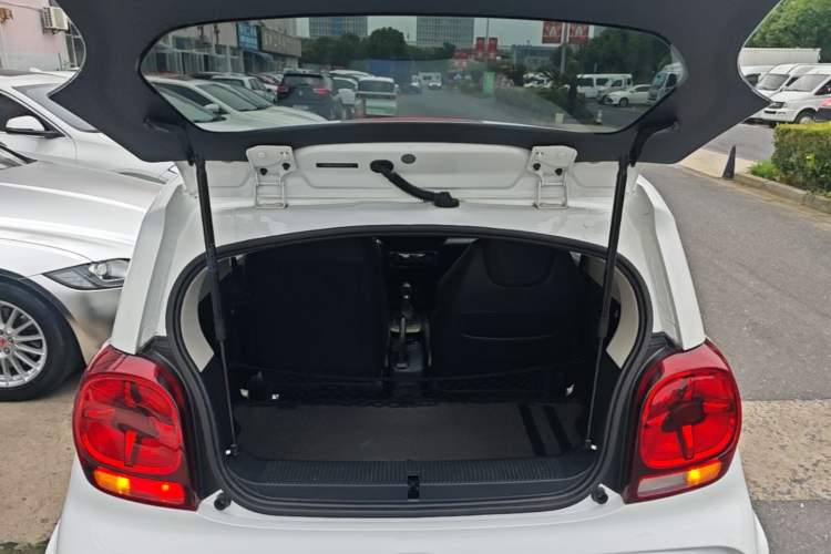 Used Roewe Clever 2021 302km All-Round Version Trunk