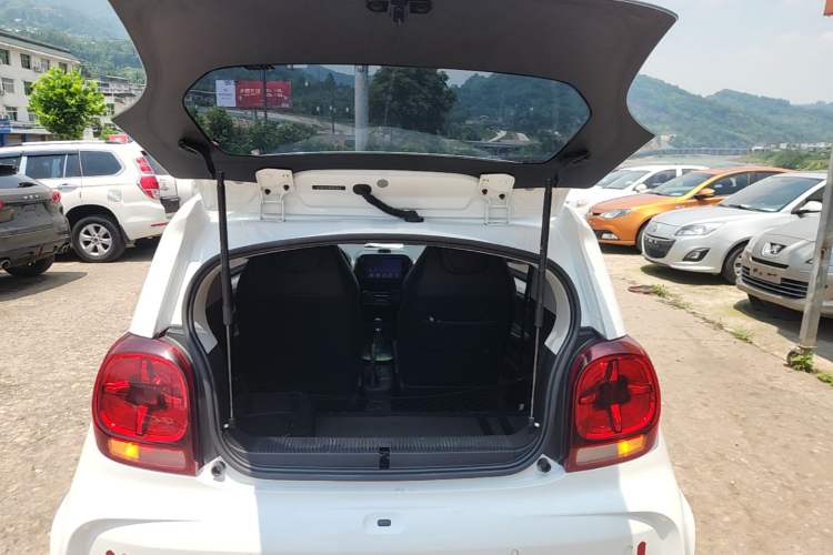 Used Roewe Clever 2021 302km All-Round Version Trunk