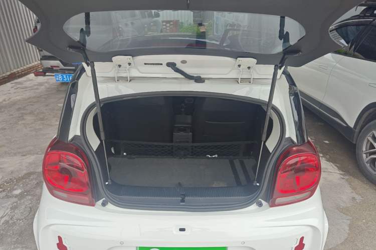 Used Roewe Clever 2021 302km All-Round Version Trunk