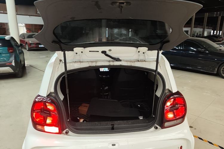 Used Roewe Clever 2021 302km Excellence Edition Trunk