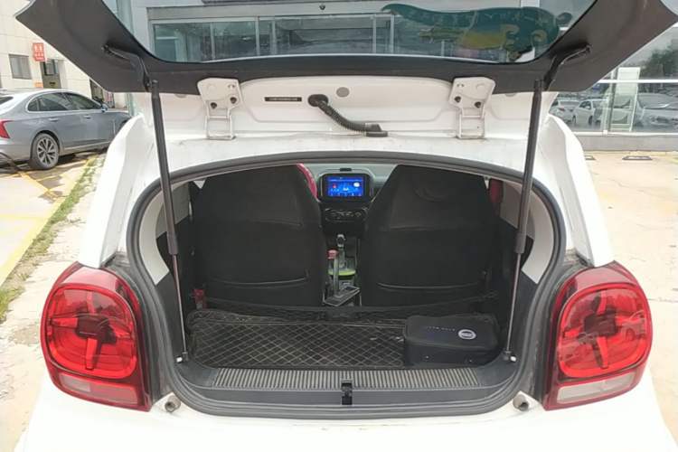 Used Roewe Clever 2021 302km All-Round Version Trunk