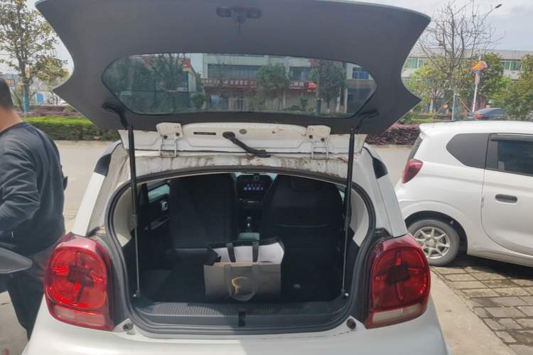 Used Roewe Clever 2021 302 km New Four-Seater Super-Efficient Version Trunk