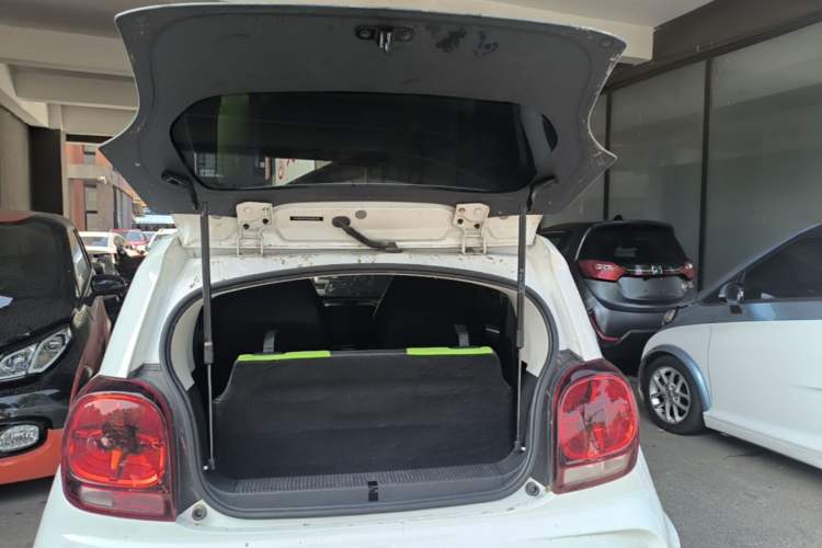 Used Roewe Clever 2021 302 km New Four-Seater Super-Efficient Version Trunk