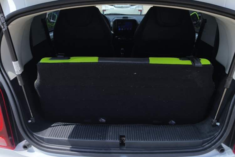 Used Roewe Clever 2021 302 km New Four-Seater Super-Efficient Version Trunk