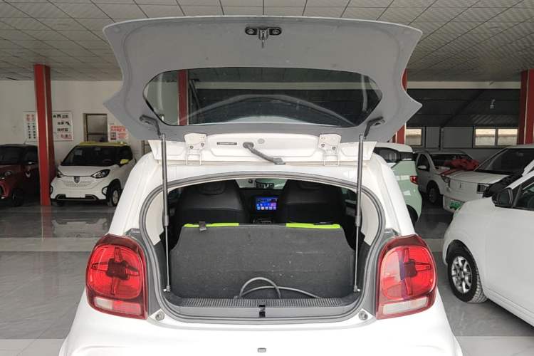 Used Roewe Clever 2021 302 km New Four-Seater Super-Efficient Version Trunk