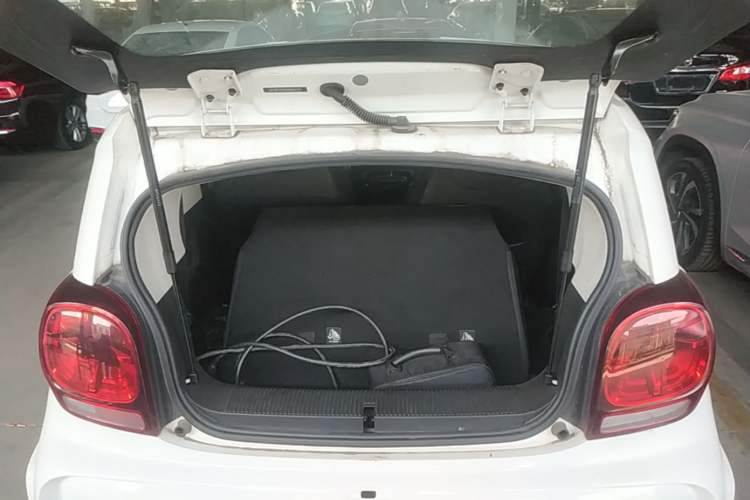 Used Roewe Clever 2021 302 km New Four-Seater Super-Efficient Version Trunk