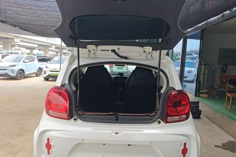 Used Roewe Clever 2021 302km All-Round Version Trunk