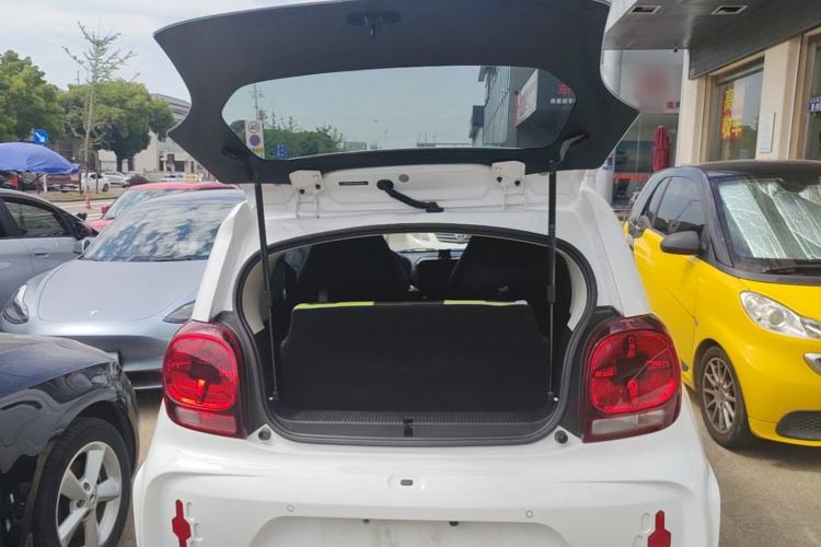 Used Roewe Clever 2021 302 km New Four-Seater Super-Efficient Version Trunk