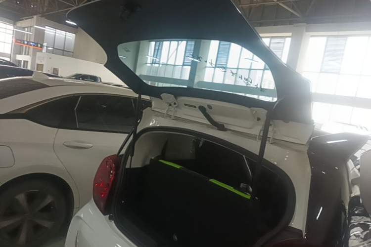 Used Roewe Clever 2021 302 km New Four-Seater Super-Efficient Version Trunk