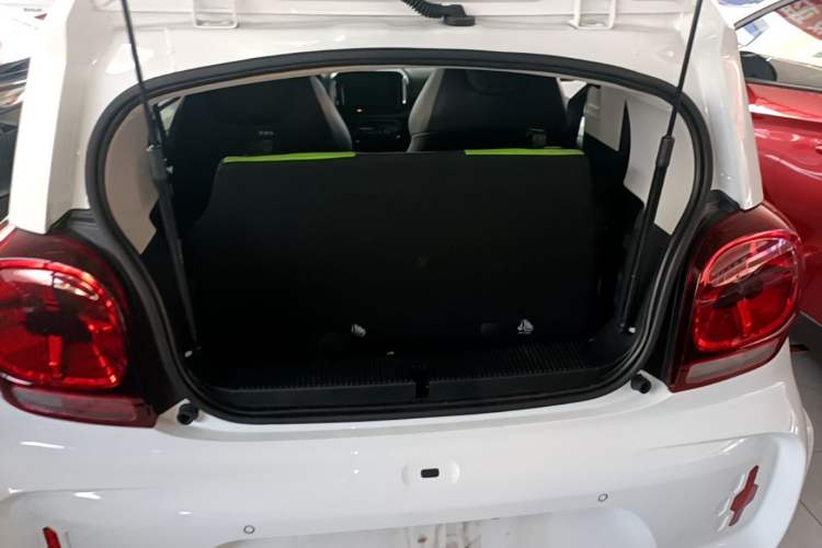 Used Roewe Clever 2021 302 km New Four-Seater Super-Efficient Version Trunk