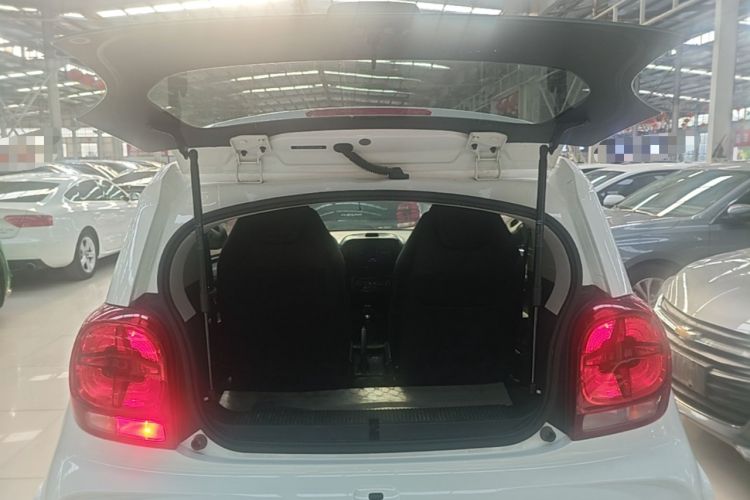 Used Roewe Clever 2021 302km All-Round Version Trunk