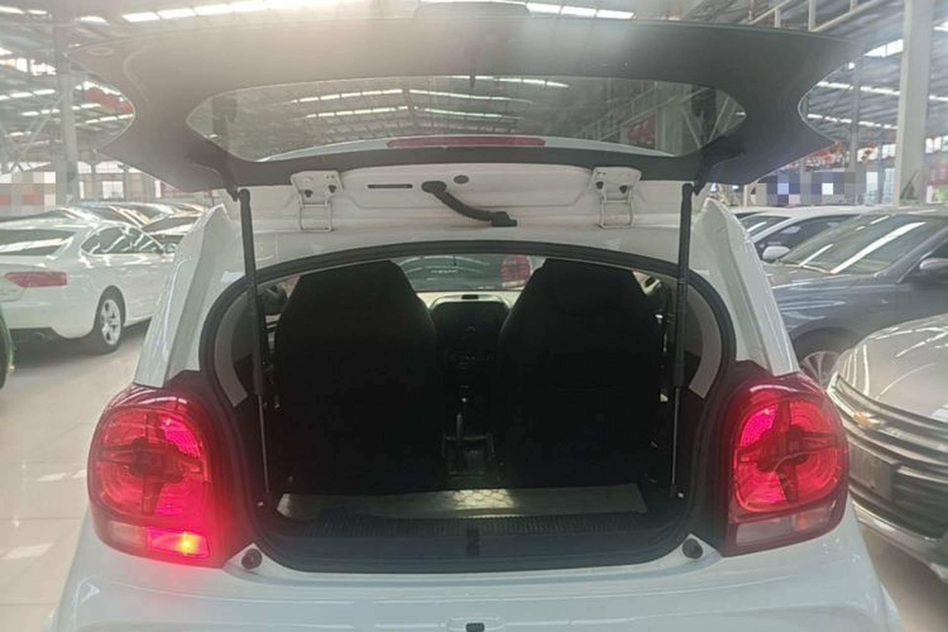 Used Roewe Clever 2021 302km All-Round Version Trunk