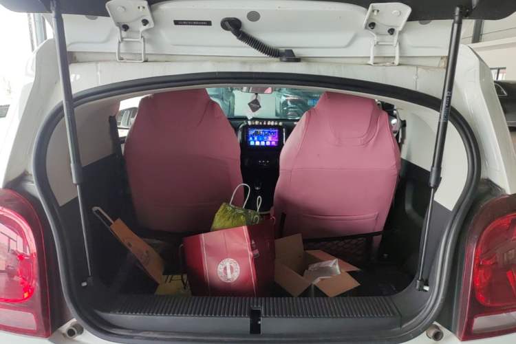 Used Roewe Clever 2021 302km All-Round Version Trunk
