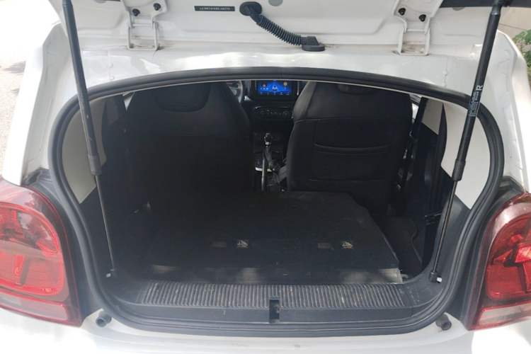Used Roewe Clever 2021 302 km New Four-Seater Super-Efficient Version Trunk