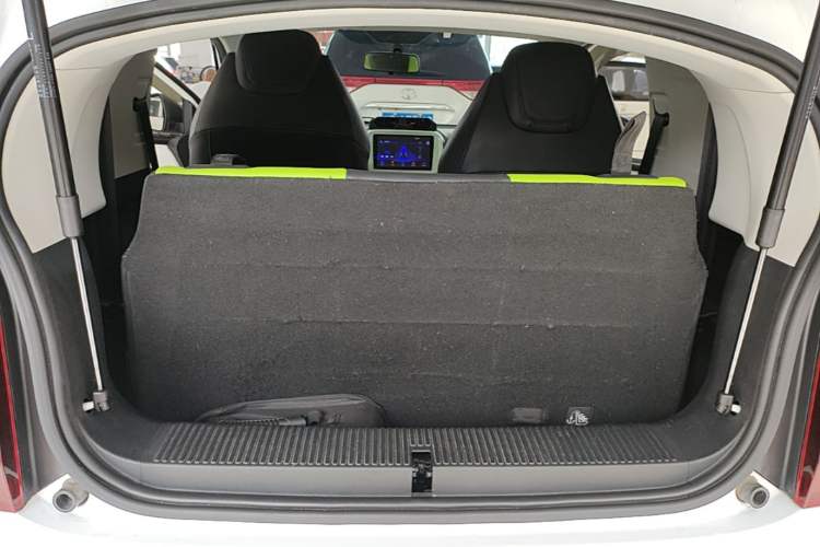 Used Roewe Clever 2021 302 km New Four-Seater Super-Efficient Version Trunk
