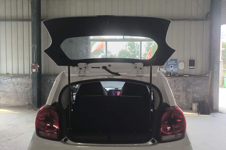 Used Roewe Clever 2021 302 km New Four-Seater Super-Efficient Version Trunk