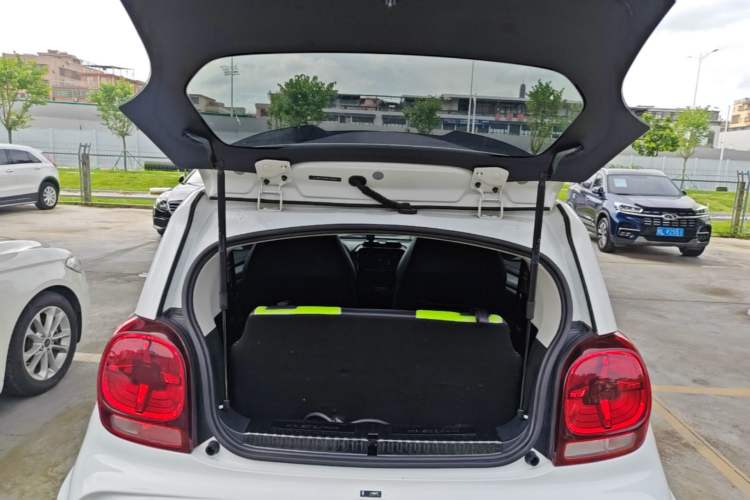 Used Roewe Clever 2021 302 km New Four-Seater Super-Efficient Version Trunk