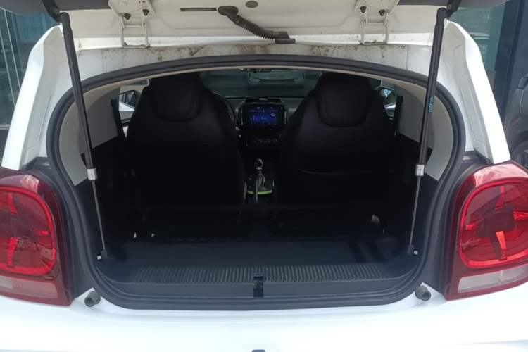 Used Roewe Clever 2021 302km All-Round Version Trunk