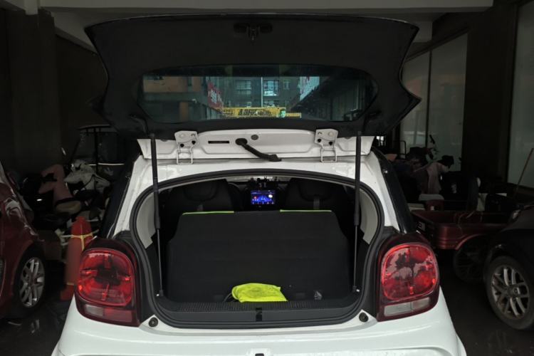 Used Roewe Clever 2021 302 km New Four-Seater Super-Efficient Version Trunk