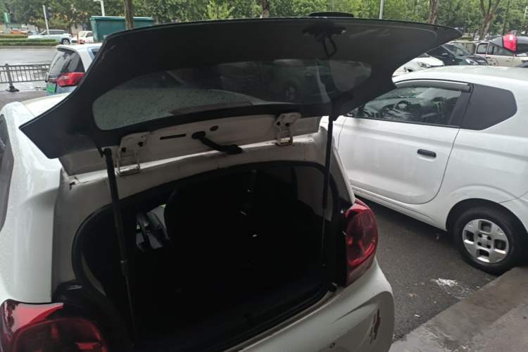 Used Roewe Clever 2021 302 km New Four-Seater Super-Efficient Version Trunk