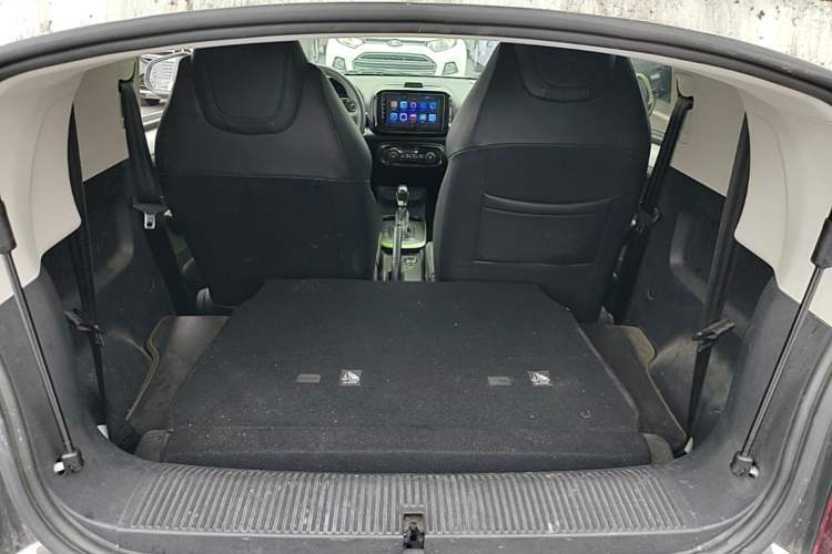 Used Roewe Clever 2021 302 km New Four-Seater Super-Efficient Version Trunk