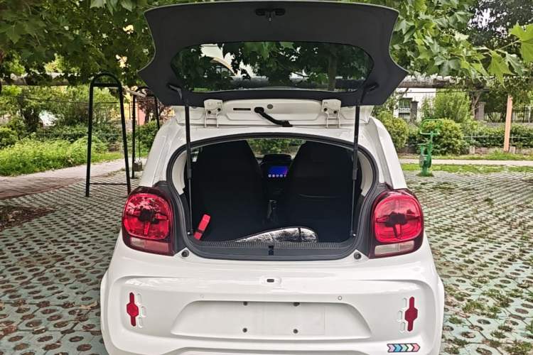 Used Roewe Clever 2021 302 km New Four-Seater Super-Efficient Version Trunk