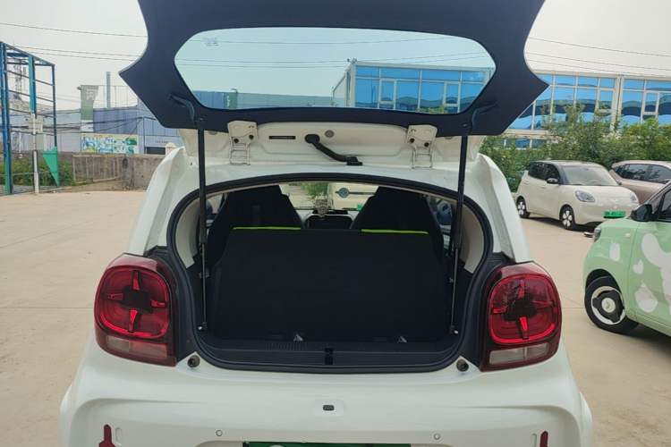 Used Roewe Clever 2021 302 km New Four-Seater Super-Efficient Version Trunk