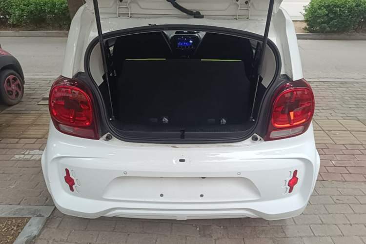 Used Roewe Clever 2021 302 km New Four-Seater Super-Efficient Version Trunk