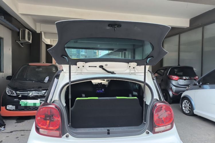 Used Roewe Clever 2021 302 km New Four-Seater Super-Efficient Version Trunk