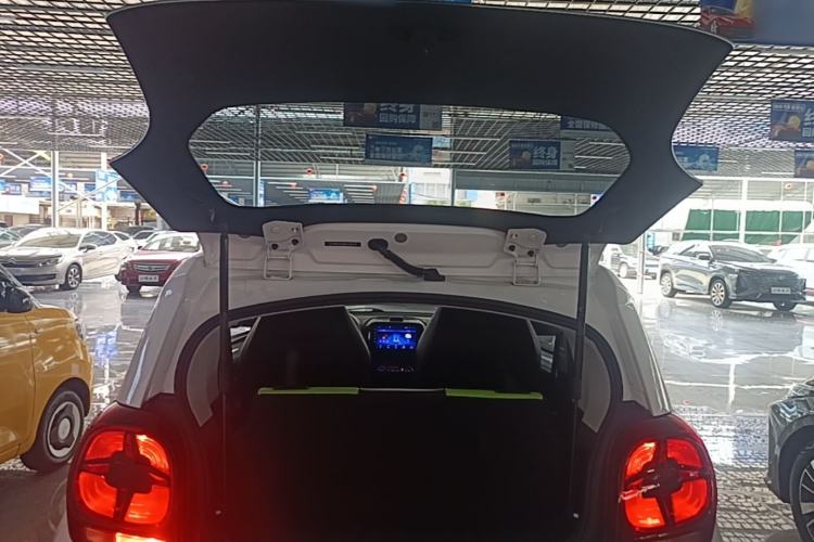 Used Roewe Clever 2021 302 km New Four-Seater Super-Efficient Version Trunk