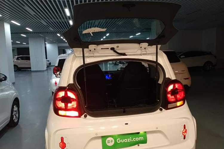 Used Roewe Clever 2021 302km All-Round Version Trunk