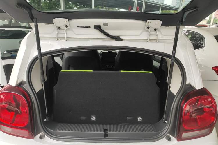 Used Roewe Clever 2021 302 km New Four-Seater Super-Efficient Version Trunk