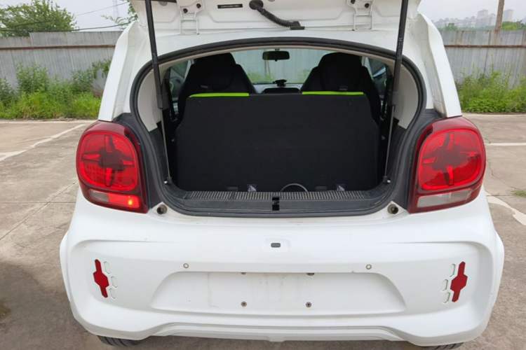 Used Roewe Clever 2021 302 km New Four-Seater Super-Efficient Version Trunk