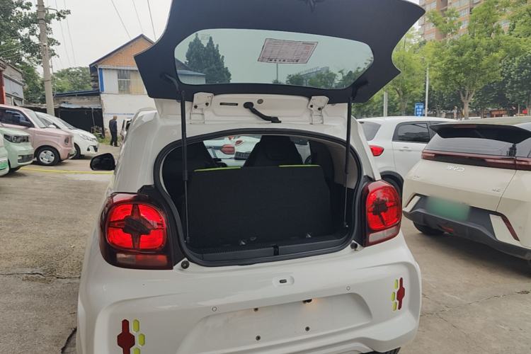 Used Roewe Clever 2021 302 km New Four-Seater Super-Efficient Version Trunk