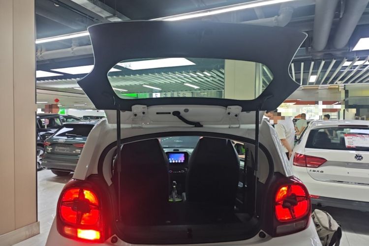 Used Roewe Clever 2021 302 km New Four-Seater Super-Efficient Version Trunk