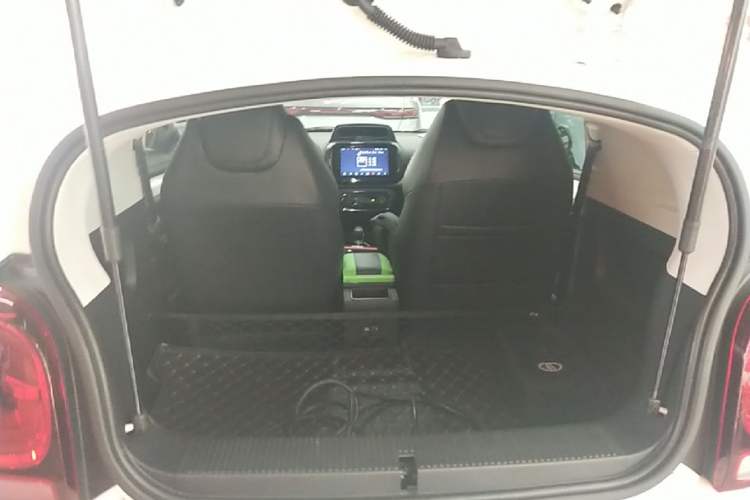 Used Roewe Clever 2021 302km All-Round Version Trunk