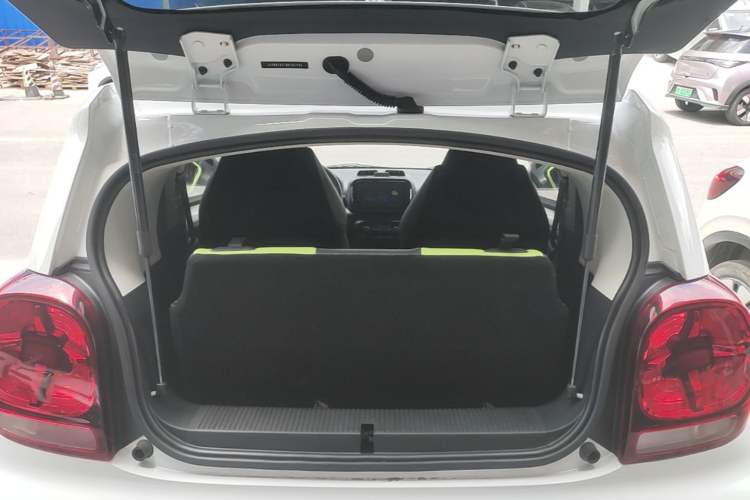 Used Roewe Clever 2021 302 km New Four-Seater Super-Efficient Version Trunk