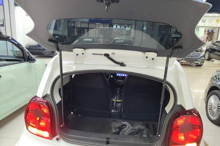 Used Roewe Clever 2021 302km All-Round Version Trunk