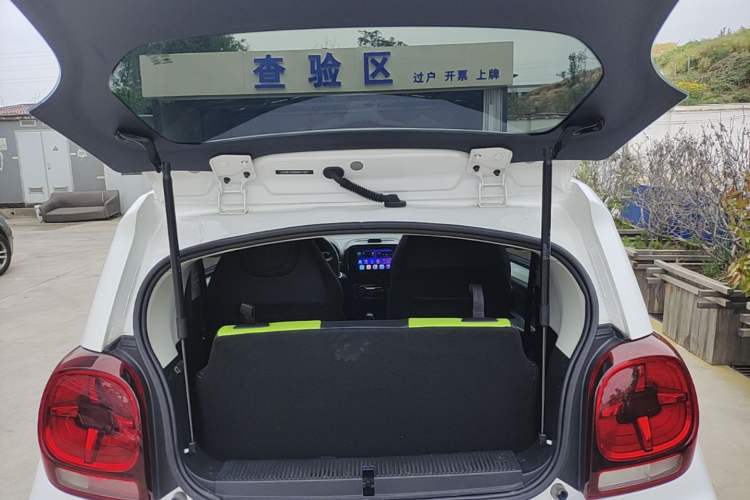 Used Roewe Clever 2021 302km All-Round Version Trunk