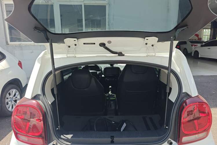 Used Roewe Clever 2021 302km All-Round Version Trunk