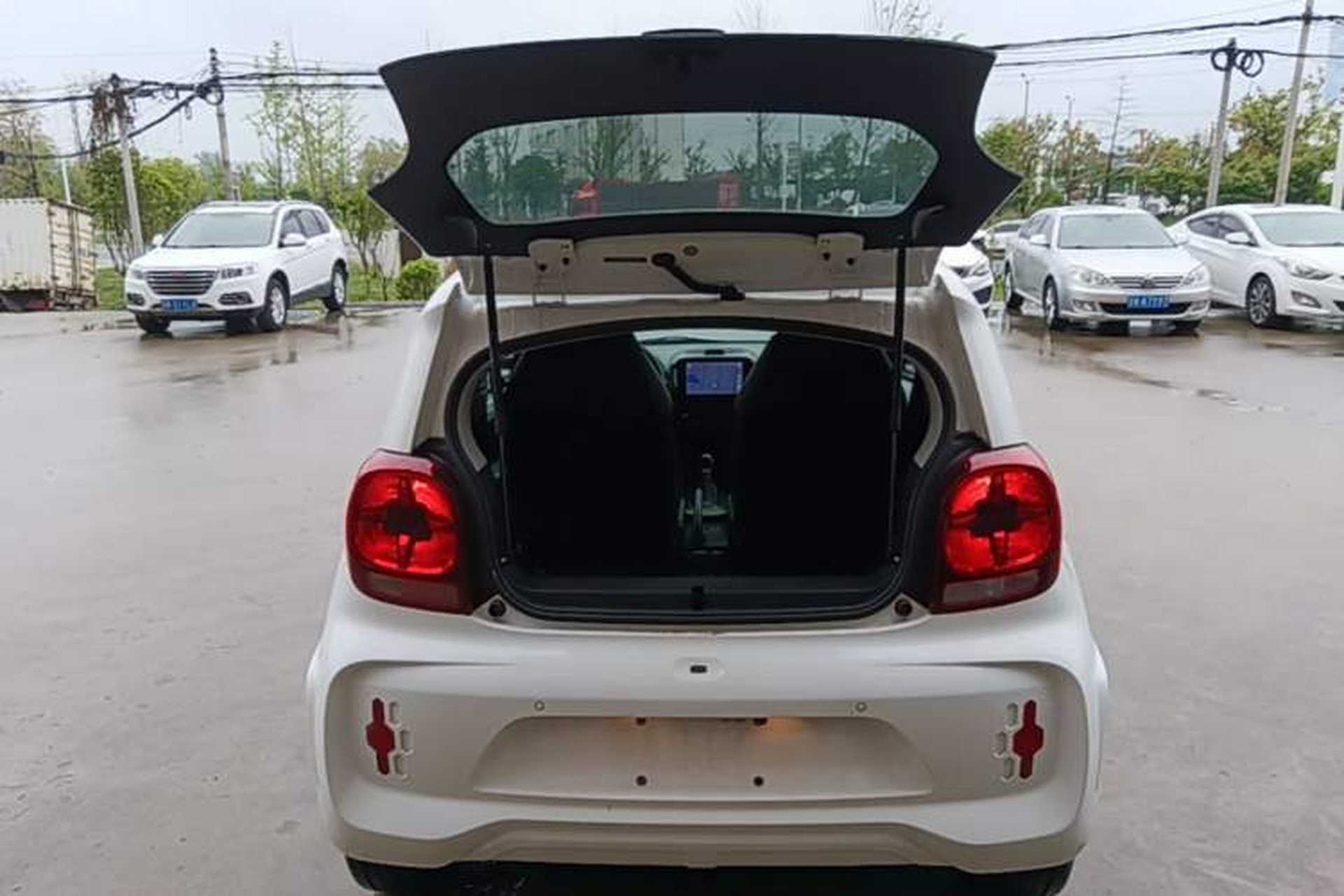Used Roewe Clever 2021 302km All-Round Version Trunk