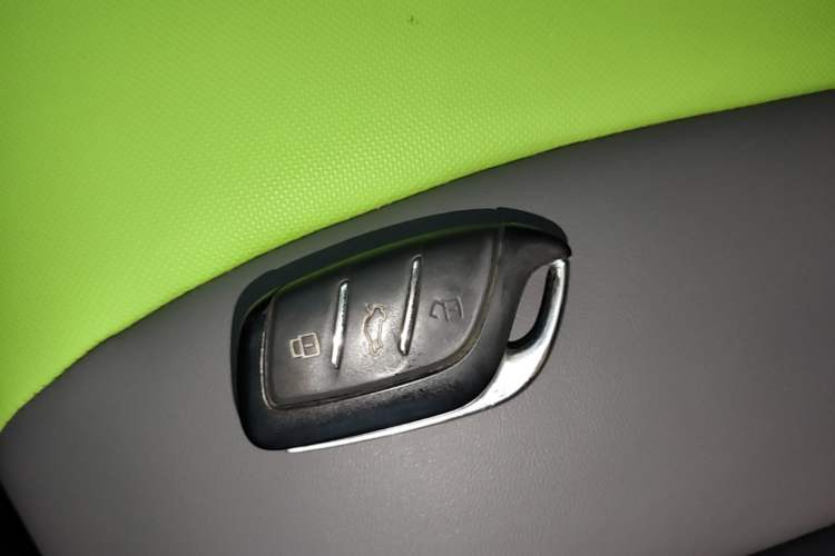 Used Roewe Clever 2021 302 km New Four-Seater Super-Efficient Version Vehicle Key