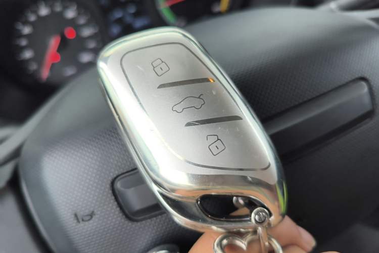 Used Roewe Clever 2021 302 km New Four-Seater Super-Efficient Version Vehicle Key