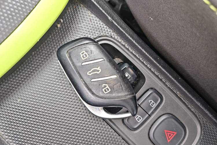 Used Roewe Clever 2021 302 km New Four-Seater Super-Efficient Version Vehicle Key