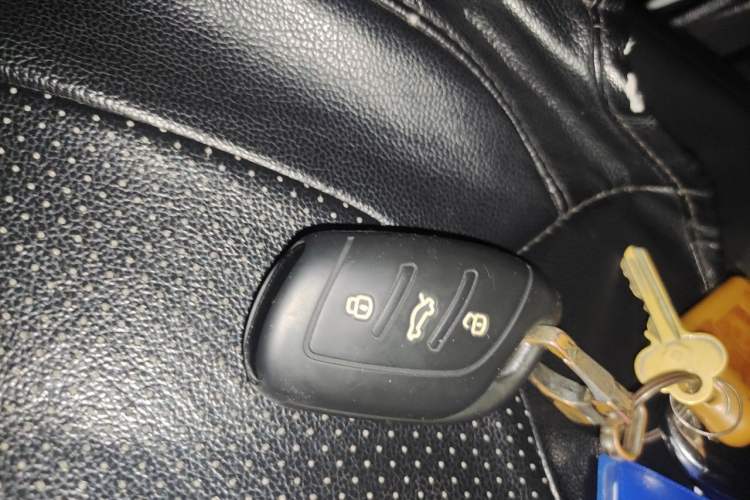Used Roewe Clever 2021 302 km New Four-Seater Super-Efficient Version Vehicle Key