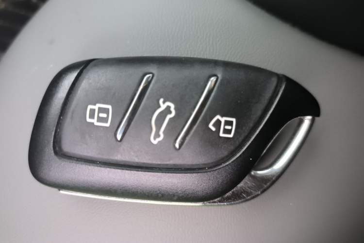 Used Roewe Clever 2021 302 km New Four-Seater Super-Efficient Version Vehicle Key